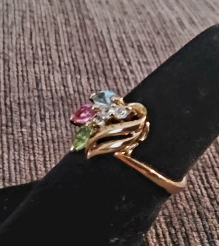Park Lane SPECIAL AWARD RING – PASTEL CZ’s in 18K Gold- Size 7 – BEAUTIFUL