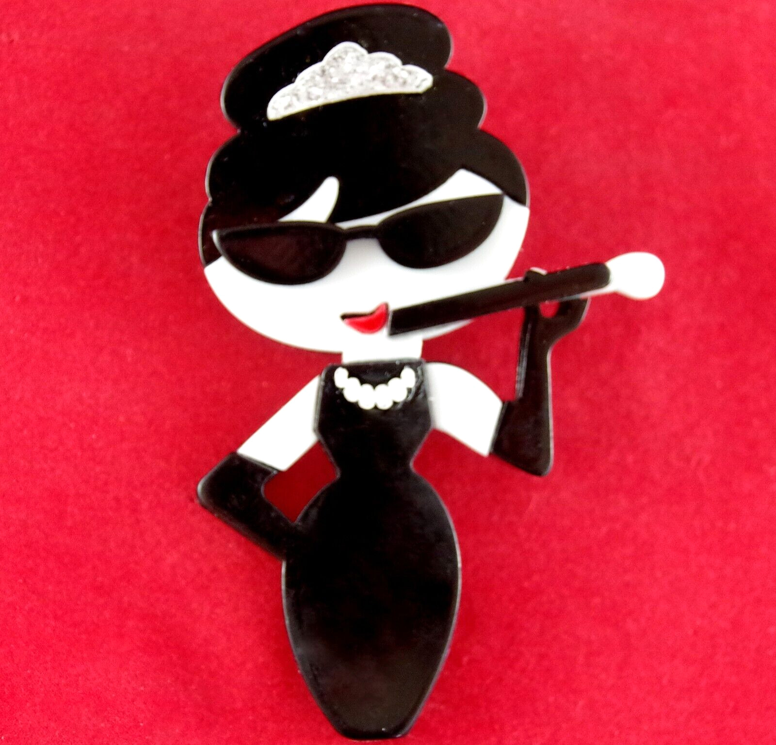 Cool! NWOT BIG 3″ AUDREY HEPBURN BREAKFAST AT TIFFANY’S MOVIE ACRYLIC BROOCH PIN