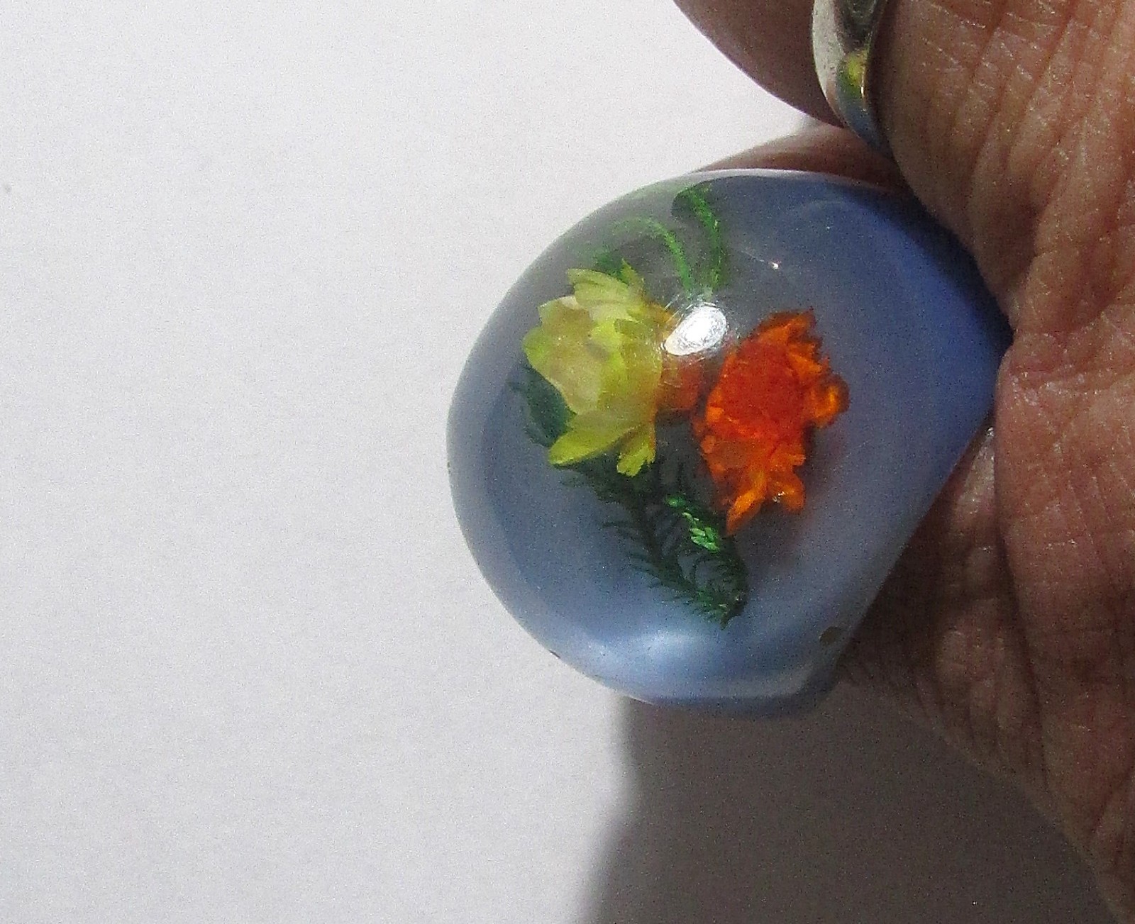 Vtg Lucite Dome Ring sz 7 Blue Resin Real Pressed Flowers Bold Statement Floral
