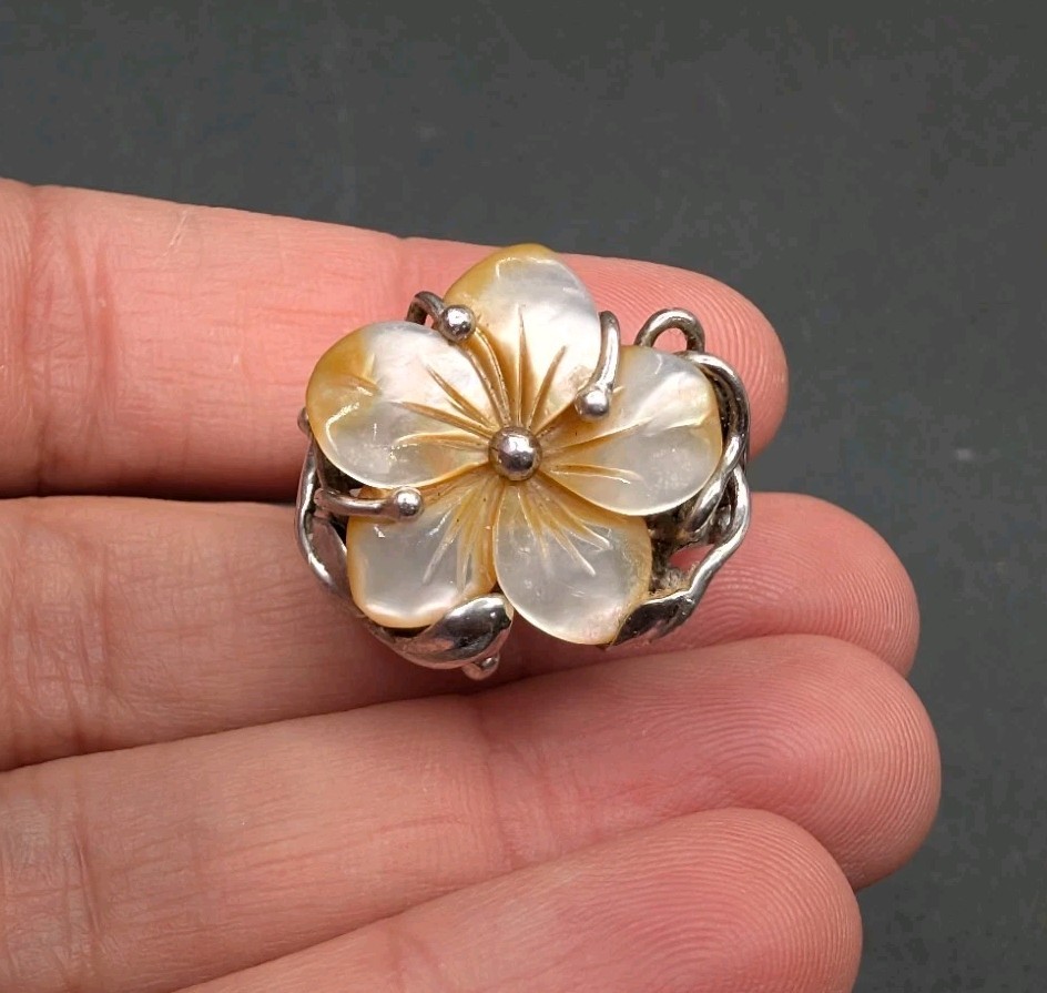 Sterling Silver Carved MOP Shell Hawaiian Plumeria Flower Ring Size 6 1/4 6.25