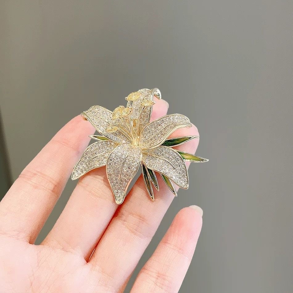 Fashionable Rhinestone Bat Brooch