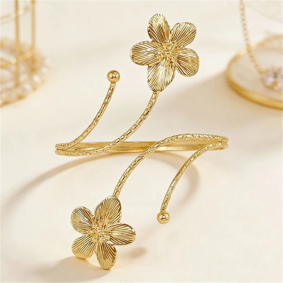 Women’s Boho Metal Flower Upper Arm Bracelet Vintage Punk Spiral Armlet Jewelry