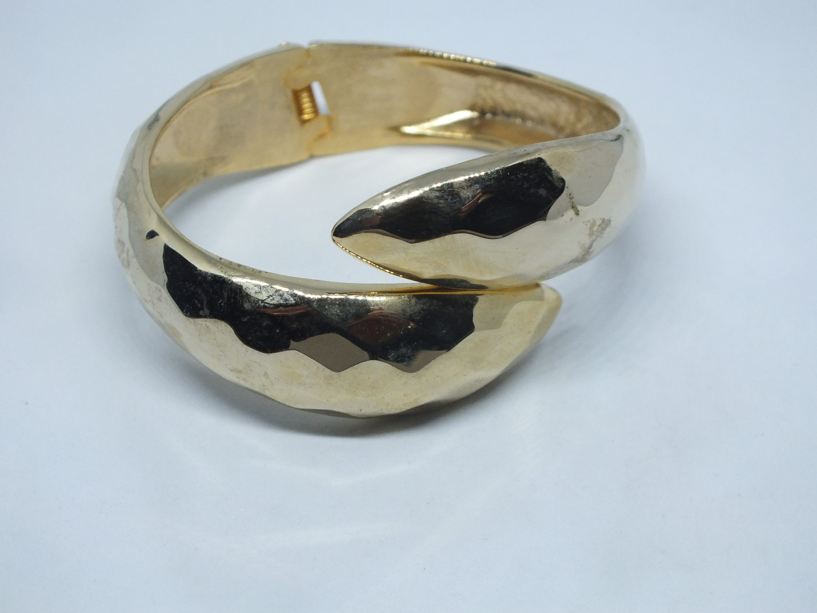 Beautiful Clamp Bracelet Gold Tone Texture 1 3/8″ Wide x 2 3/8 Across Inside