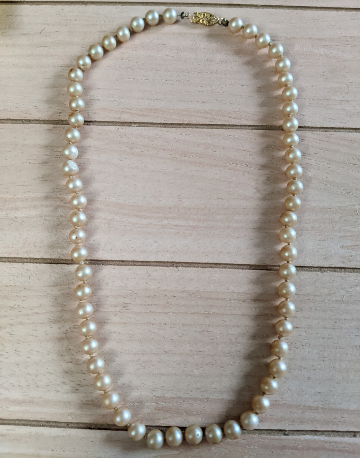 Vintage Single Strand Knot Freshwater Pearl Necklace With 14k Yellow Gold Clasp