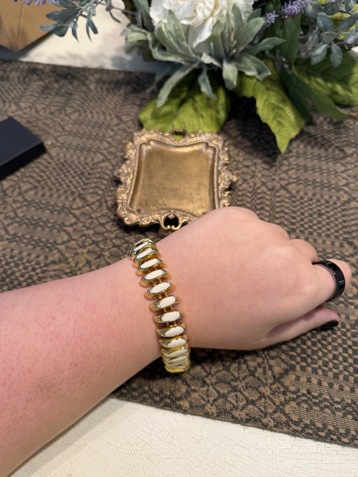Gold Tone & White Link Chain Bracelet, Fold Over Clasp, 7.5in Metal