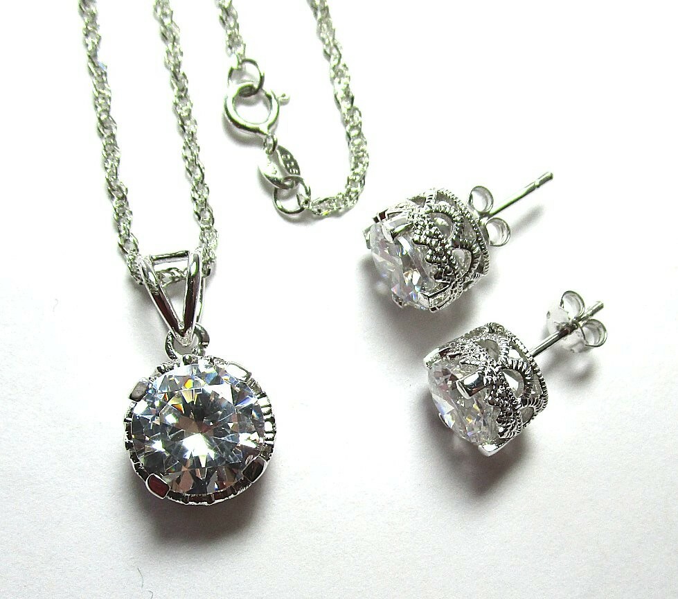 925 Sterling Silver and CZ Pendant Necklace and Earrings 9.1 grams