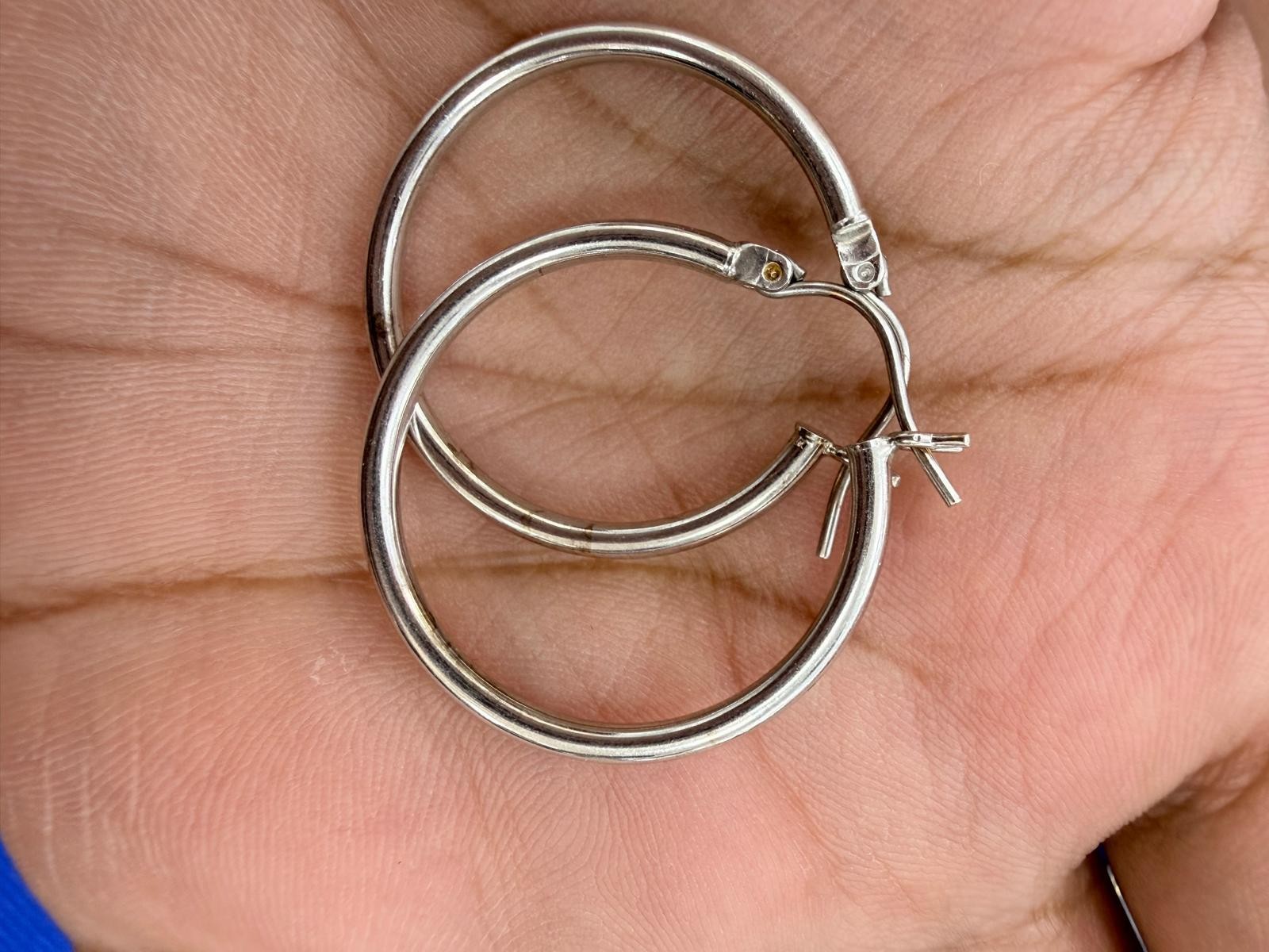 14kt White Gold Round Hoop Earrings 30mm No Stone Latch Back