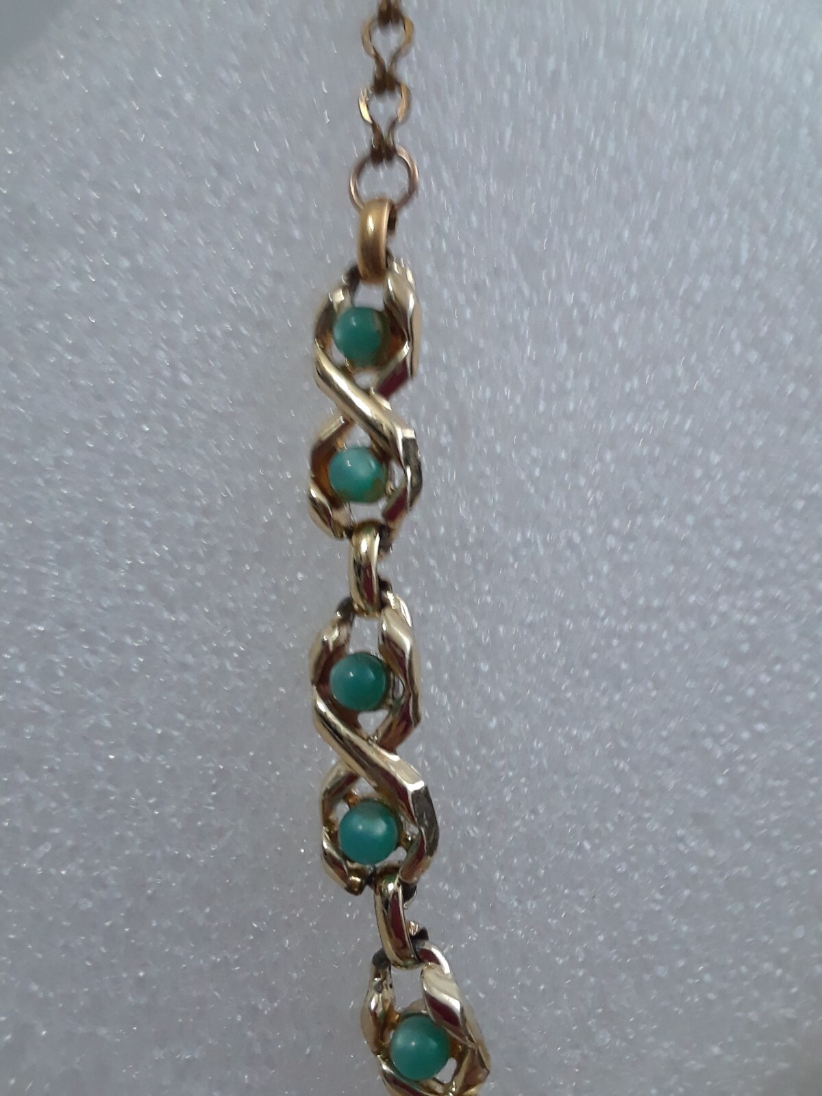Vintage Choker 14 in Necklace with Fourteen Mint Green Stones Gold Tone