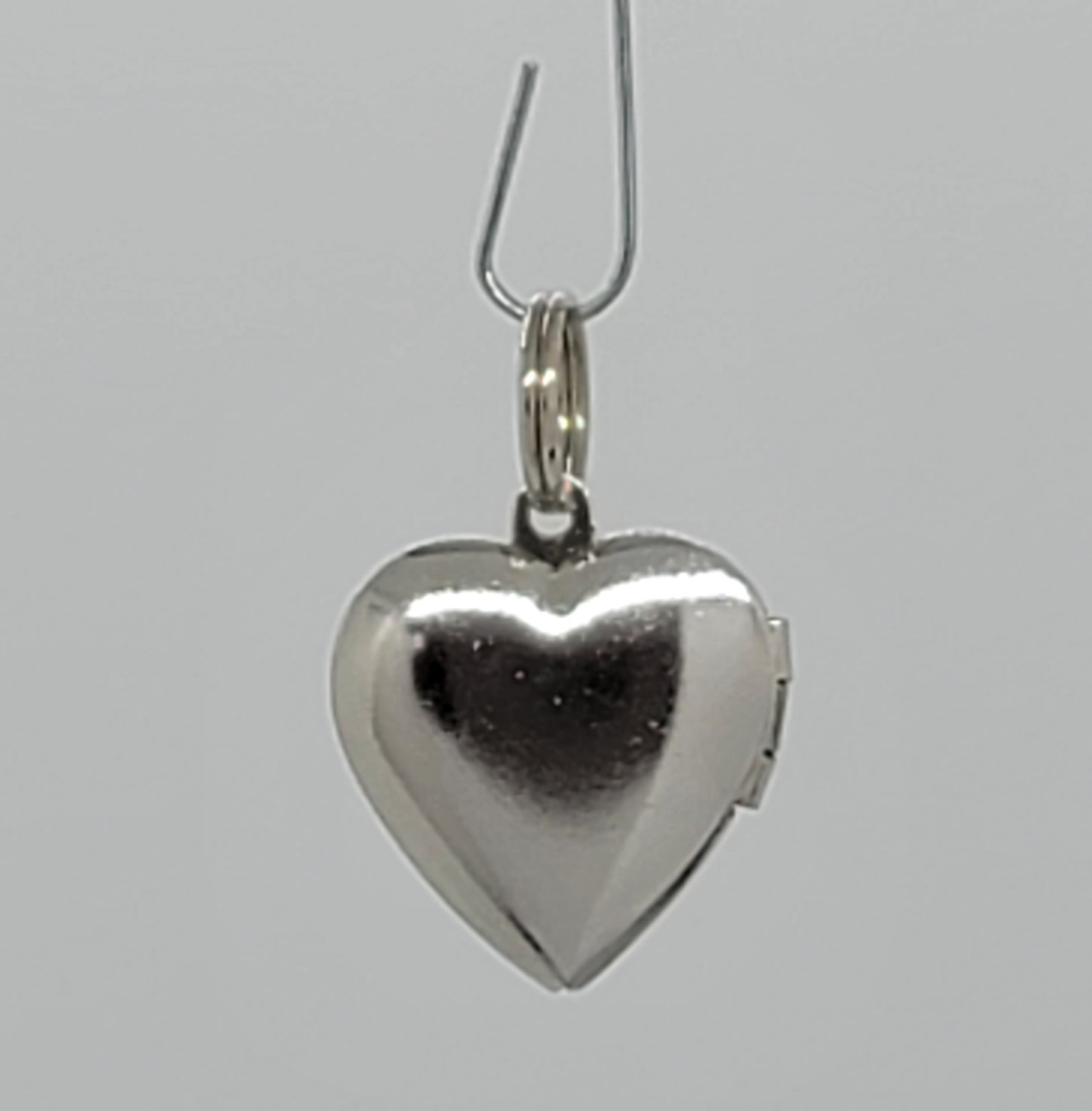 Silver Tone HEART LOCKET – Picture Photo Memory People Pet, Charm Keychain, .75″