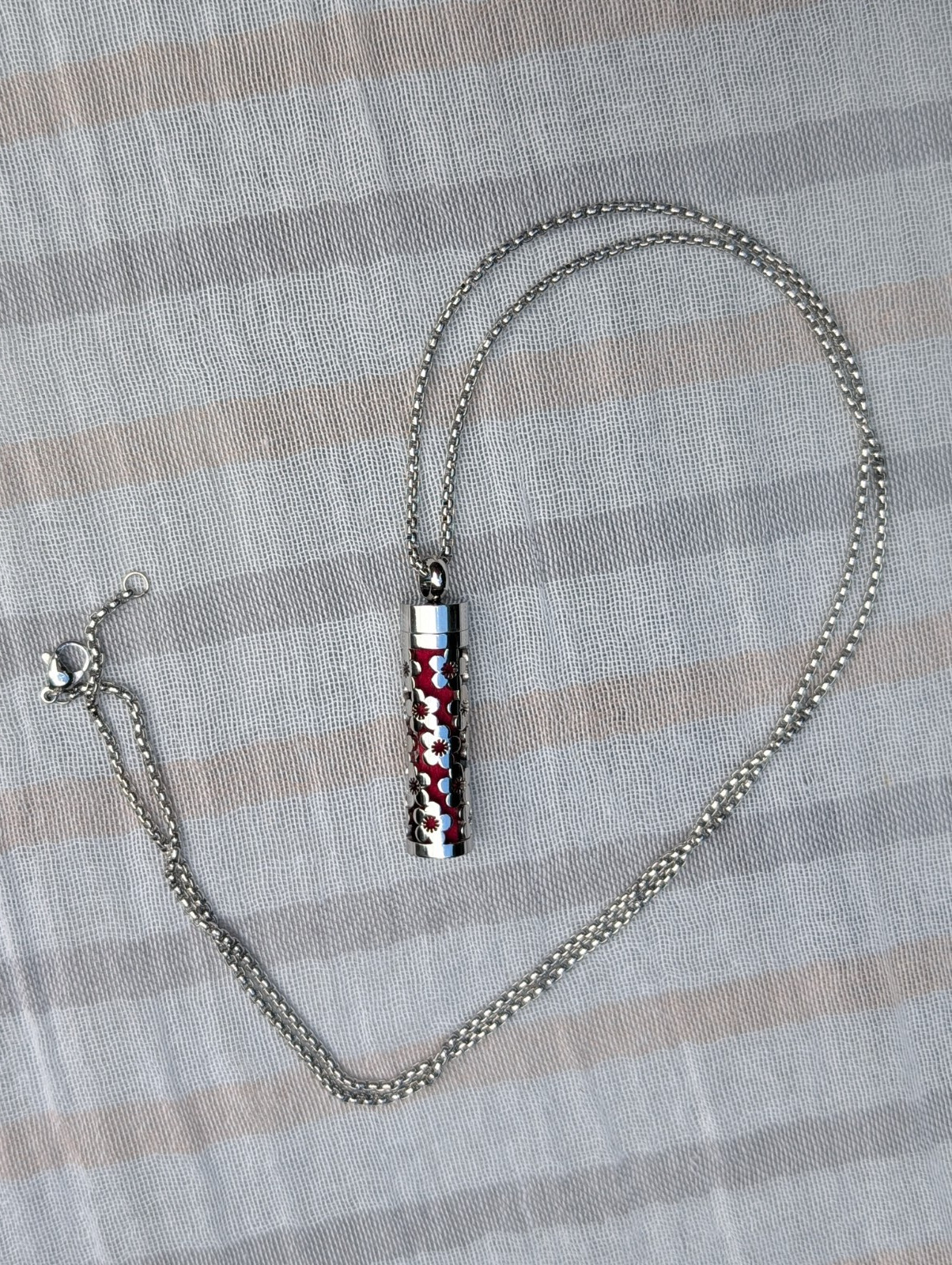 Flowers Essential Oil Necklace Cylinder Filigree Pendant w/extra Felts S7