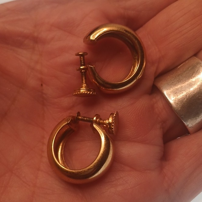 Gold Tone Round Hoop Earrings, Screw Back, Metal, No Stone, Lobe