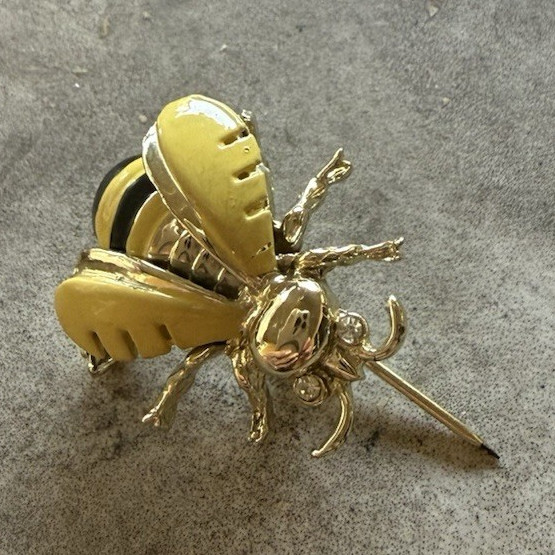 Gold Tone Bee Brooch Pin Yellow Black Enamel Metal Animals & Insects Jewelry