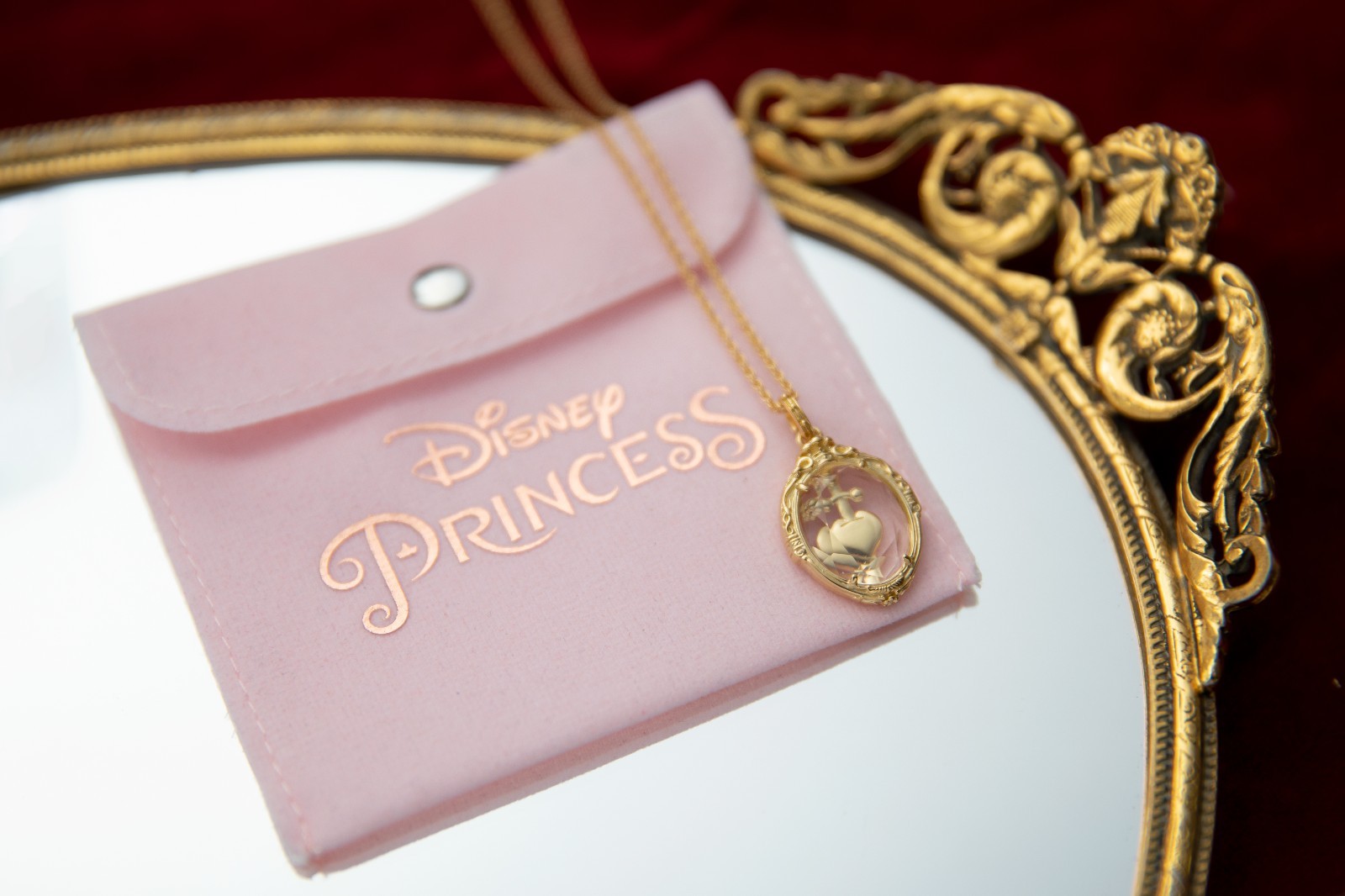 Disney X RockLove NEW ‘Snow White’ Dagger Heart Intaglio Pendant Necklace Gold