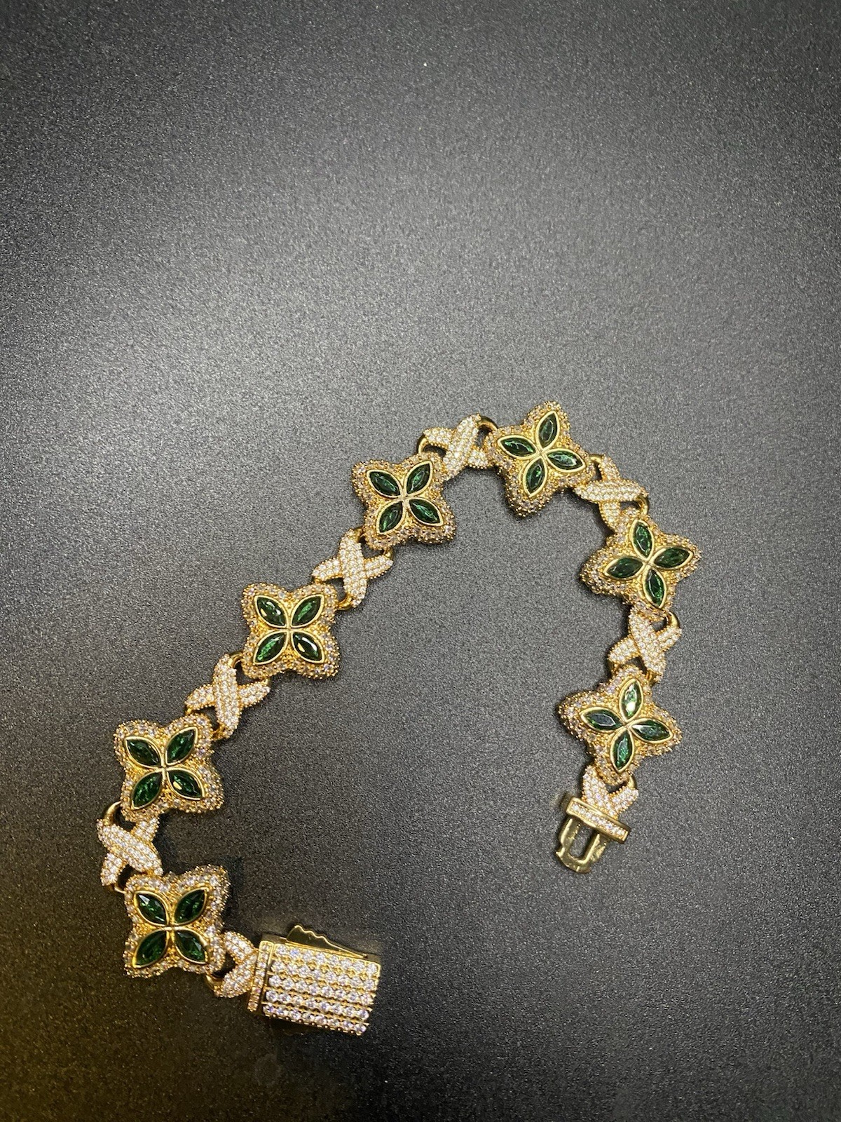 8in 15mm 10k gold plated clover bracelet with emerald clovers.