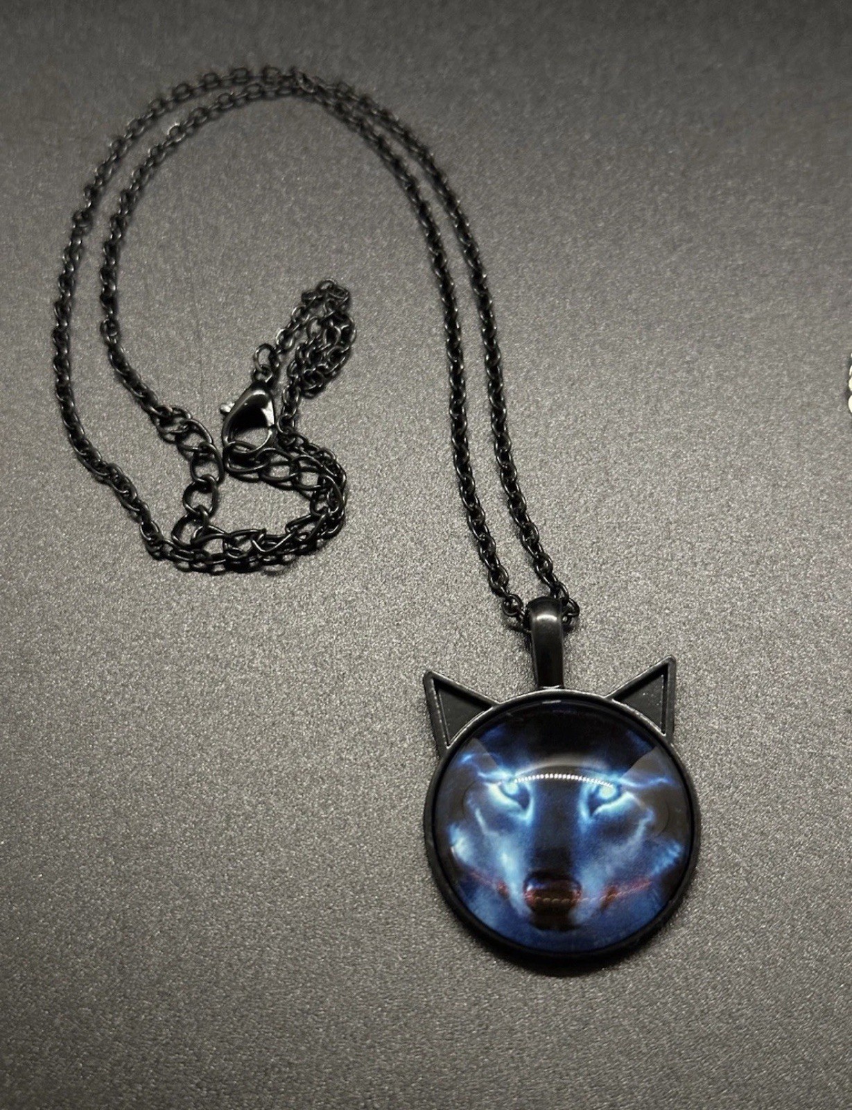 Black And Silver Wolve Necklaces 22 ” 2 Necklaces Per Order.