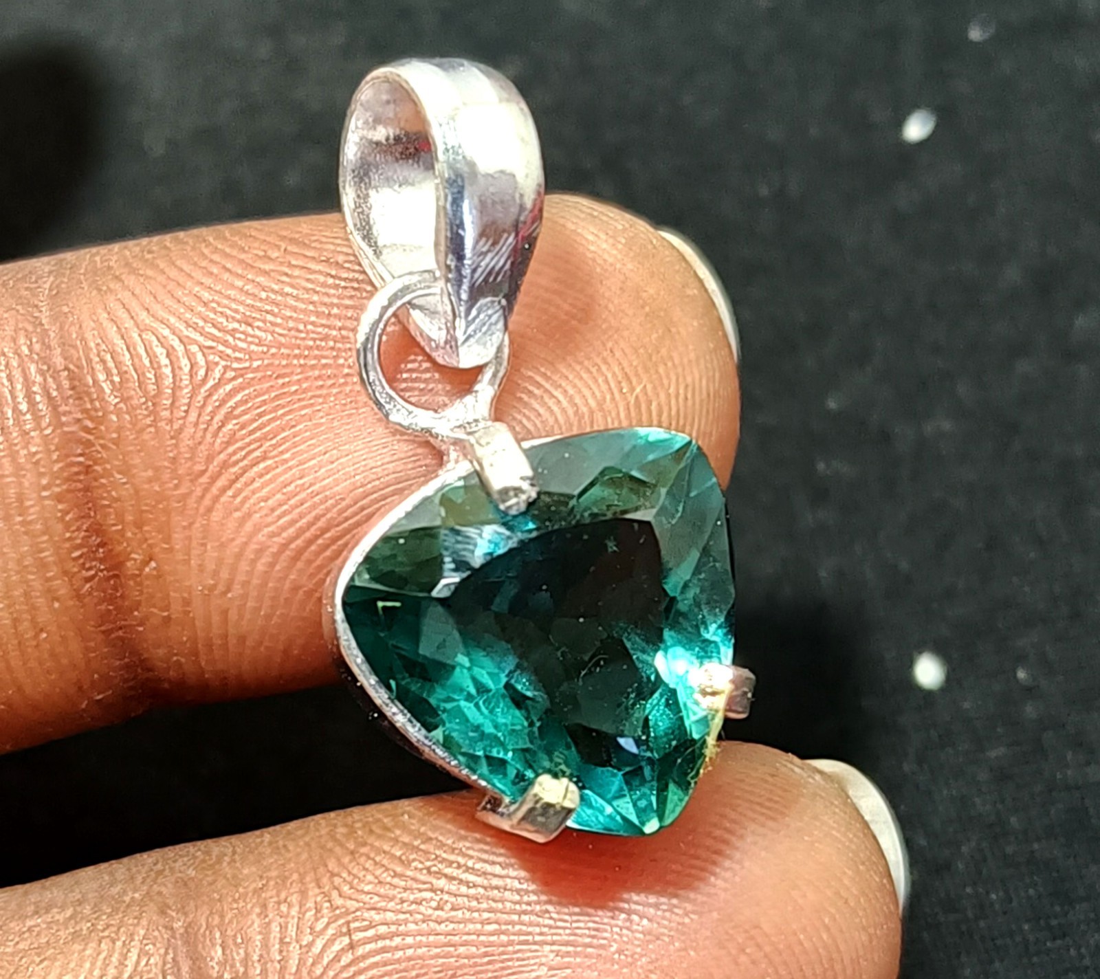 Natural Certified Green Sapphire 19.90 Ct Loose Gemstone 925 Silver Pendant