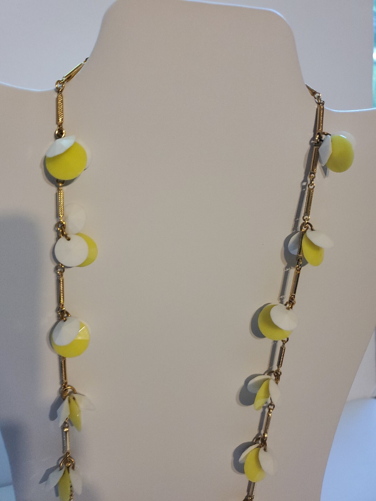 Necklace 29″ Long Yellow White Beads Clusters Gold Tone Links