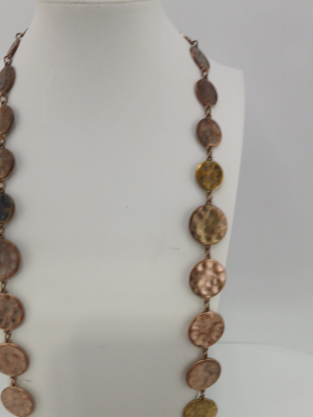 CHICO’S mixed metals hammered graduated discs stations design 36 in necklace