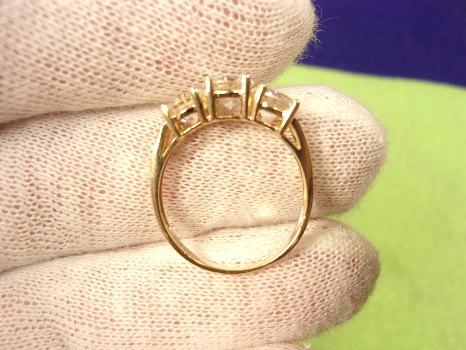 GORGEOUS 14K YELLOW GOLD & 3-STONE WHITE/CLEAR CZ RING, APPROX. 6.5mm DIAMETER