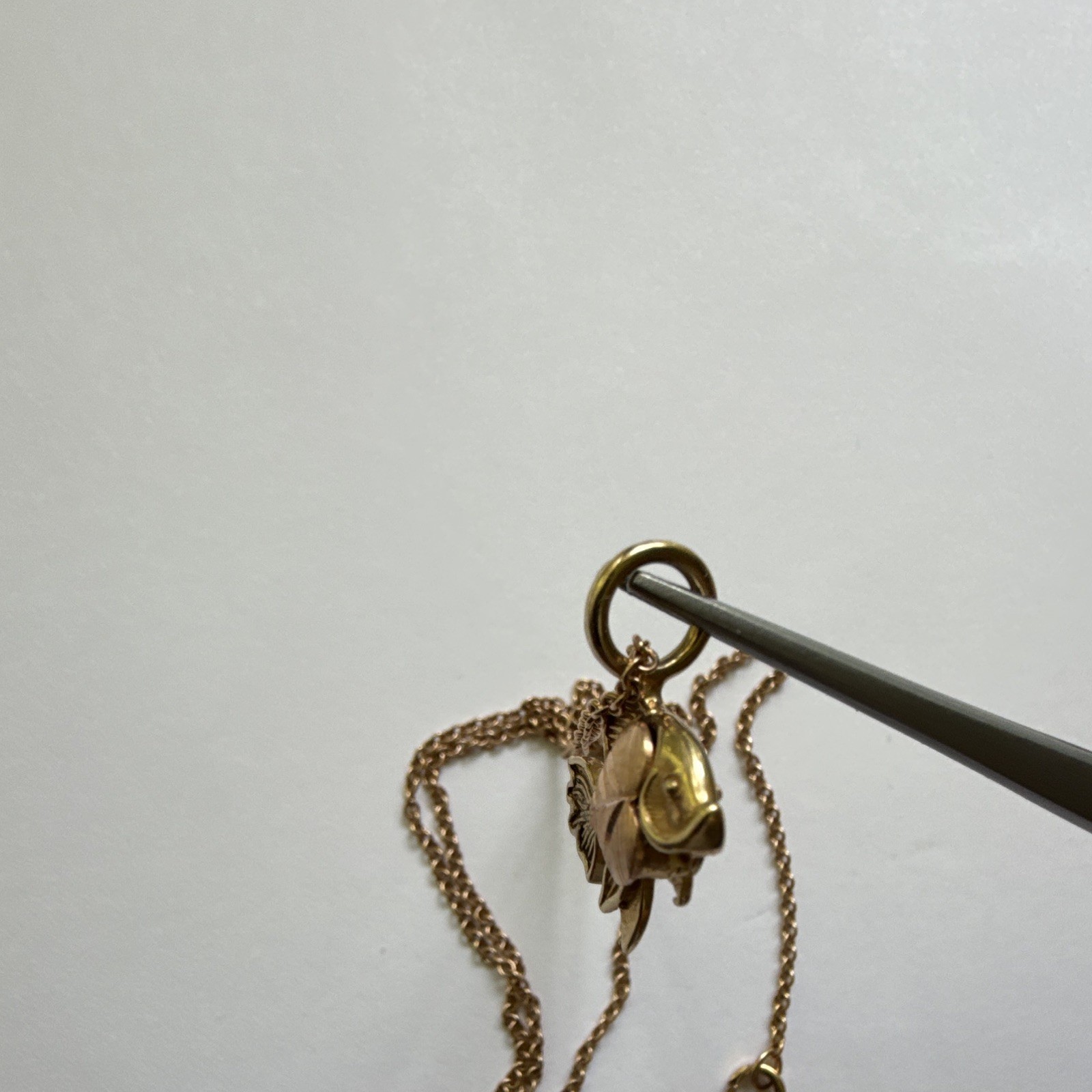 Gold Tone Fish Charm Pendant Necklace Cable Chain Lobster Clasp Metal