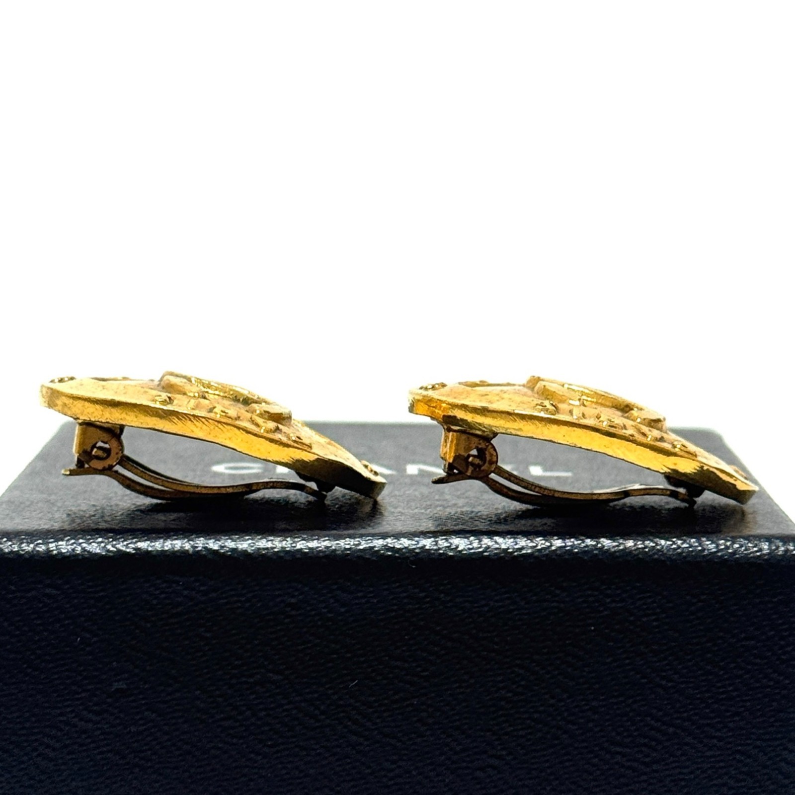CHANEL 28/2842 Coco Mark CC Logo Earrings Gold Oval Vintage Authentic JAPAN