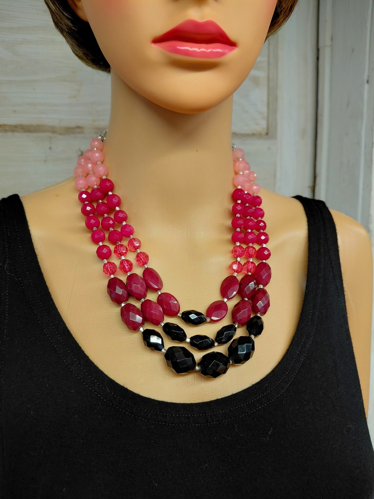 White House Black Market Pink Black Quartz Beaded Drop Silver Tone Necklace 20″