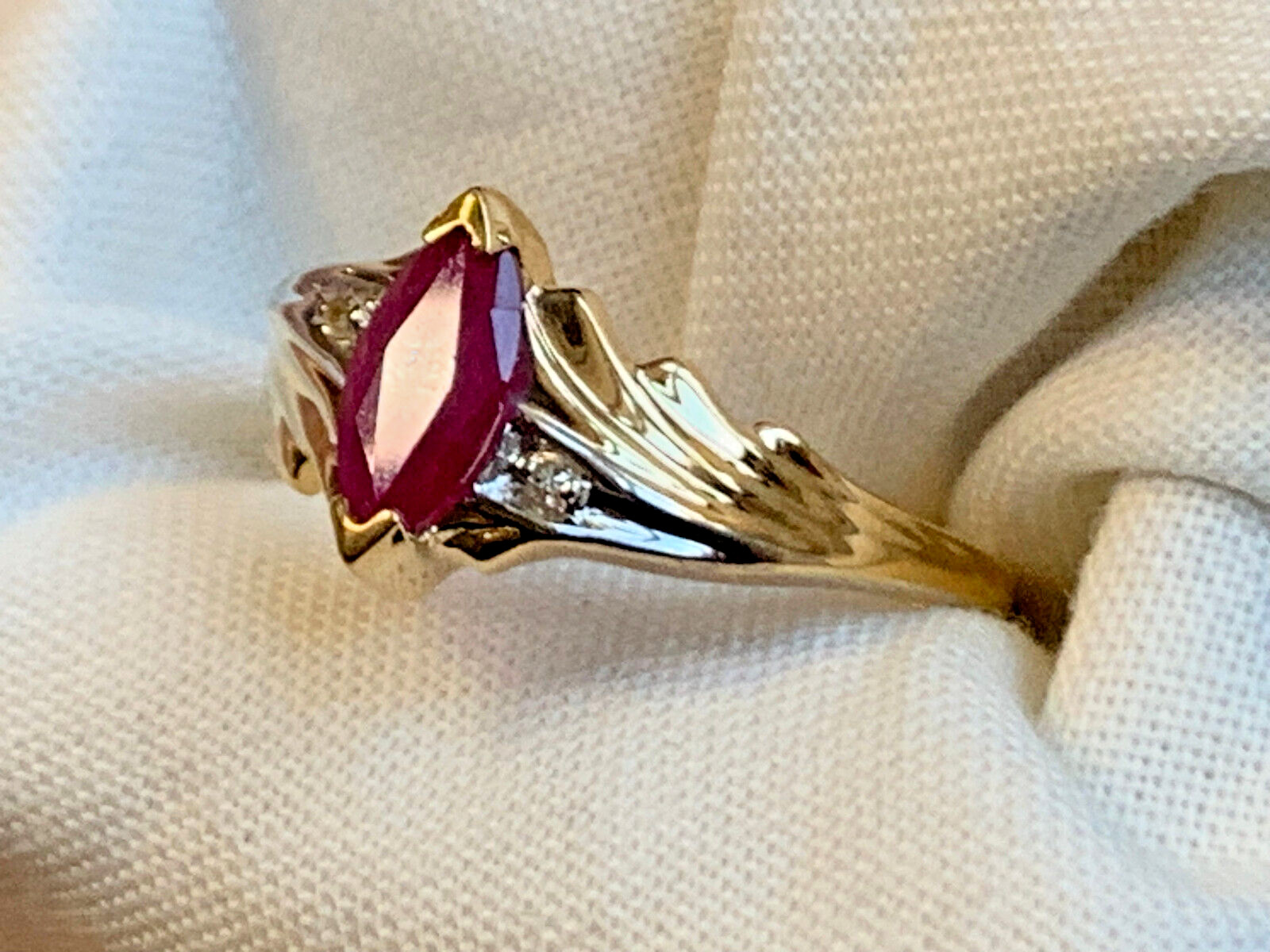 10K Yellow Gold Ring 1.62g Fine Jewelry Size 7 Band Ruby & Clear Color *READ*