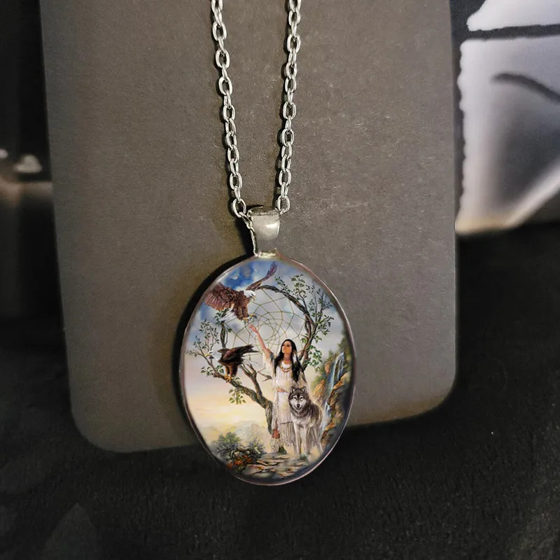 Oval Wolf Medallion Jewelry Vintage Silver Look Nature Wolves Pendant Necklace