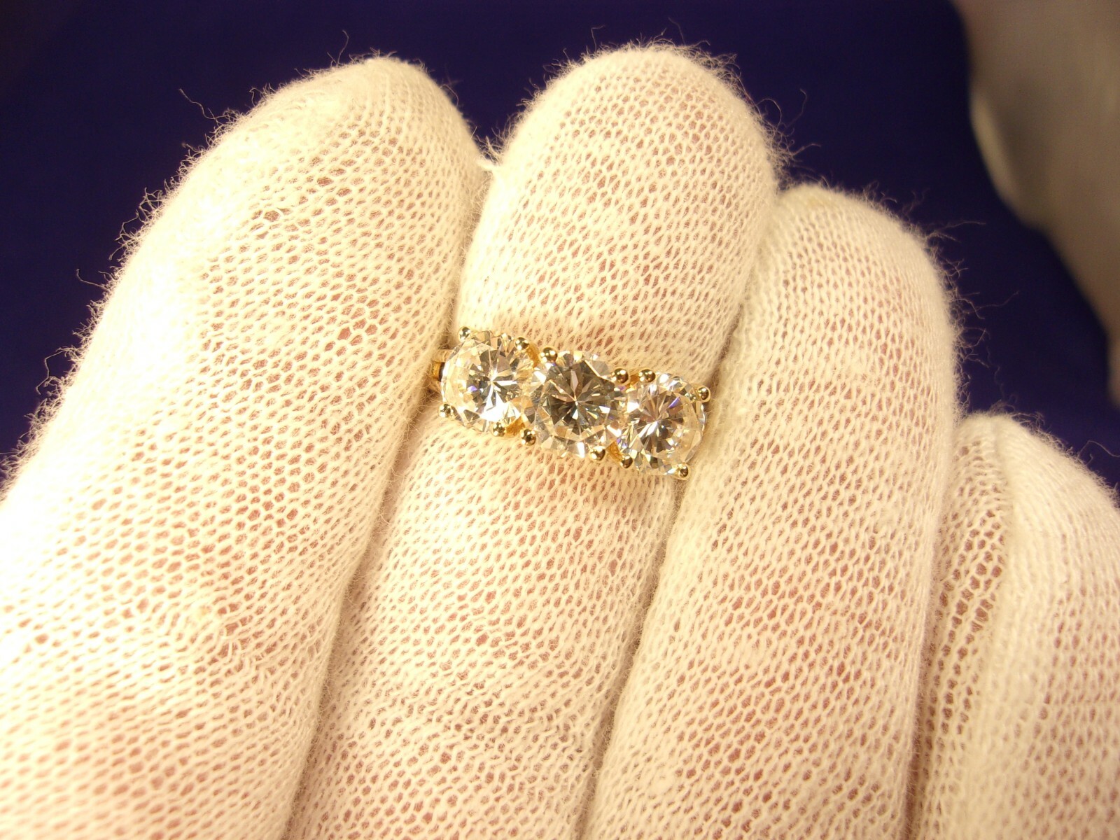 GORGEOUS 14K YELLOW GOLD & 3-STONE WHITE/CLEAR CZ RING, APPROX. 6.5mm DIAMETER