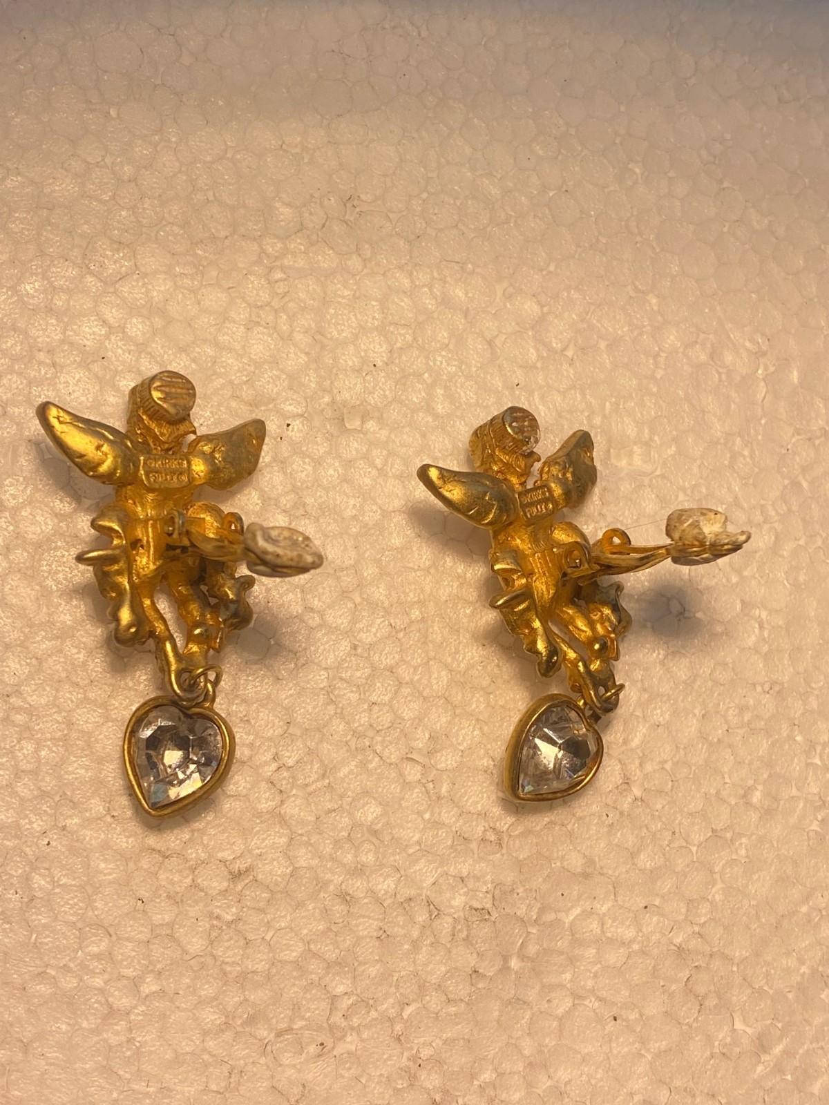 Vintage Heavenly Flying Cherub Angels Gold Tone Sweater Pin 1″ Lapel Pin Clasps
