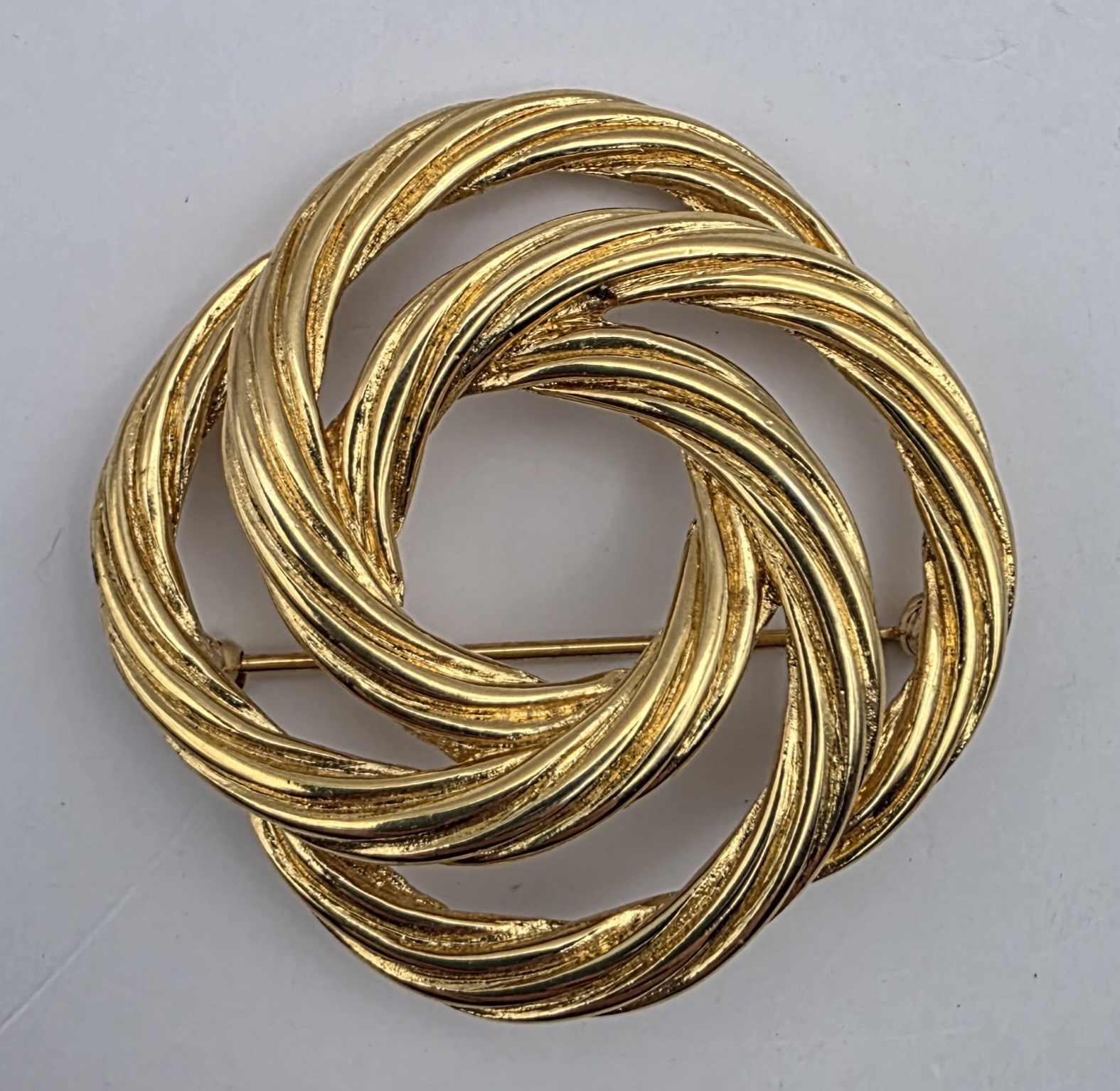 Vintage Gold Tone Monet Woven Eternity Circle Knot Brooch Pin Signed Love Beauty