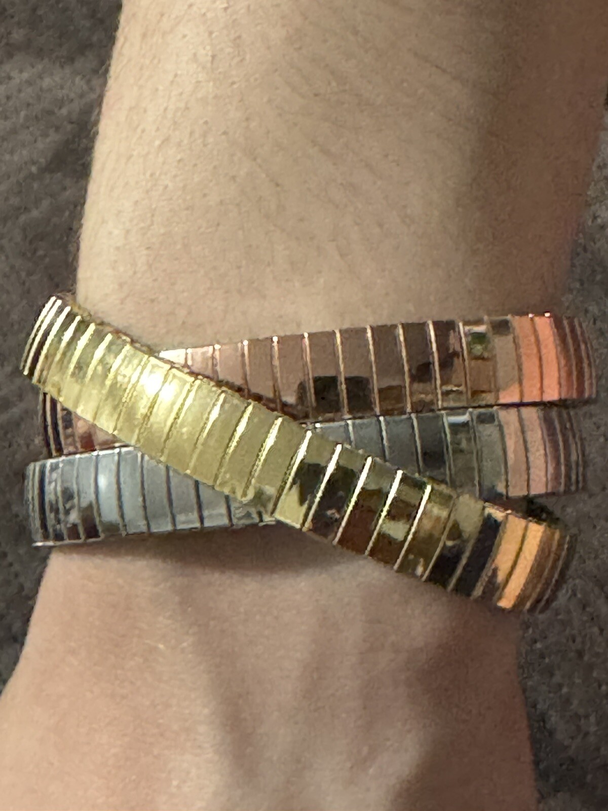Woman’s Interlocking Bracelet Stretch Tri-color Gold, Rose & Silver