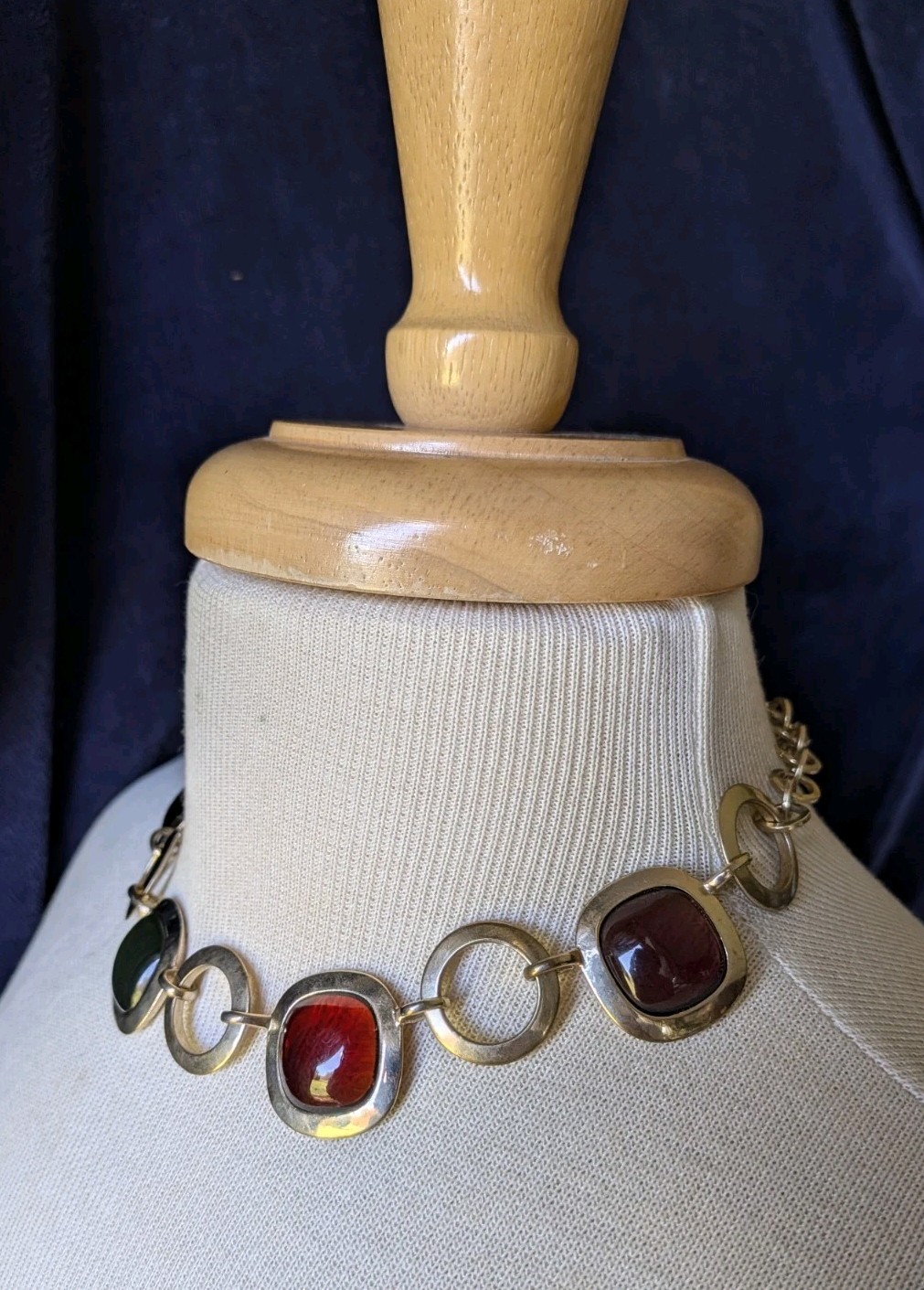 Vtg TRIFARI Mogul Multi Color Gripoix Stone Chunky Gold Tone 16″ Necklace