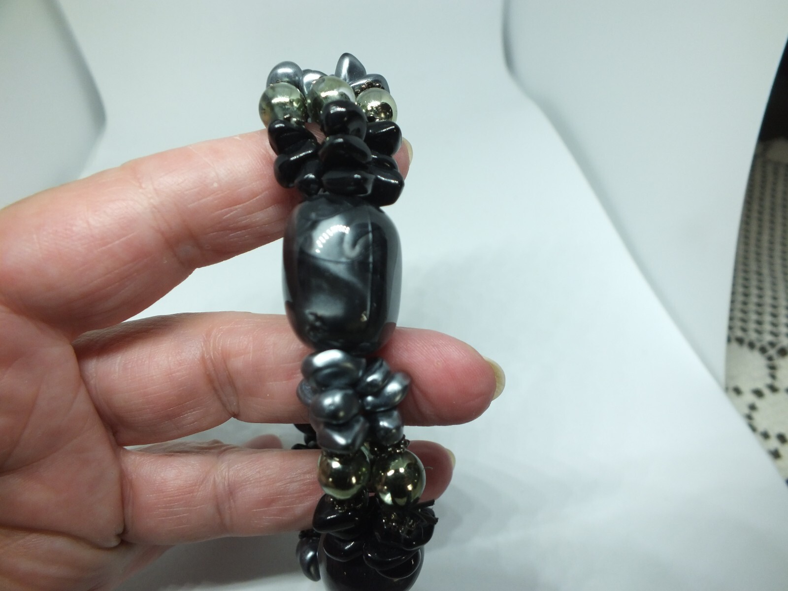 Beautiful Stretch Bracelet Gray Black Beads 3/4″ W x 2 1/4″ Acr Unstretched