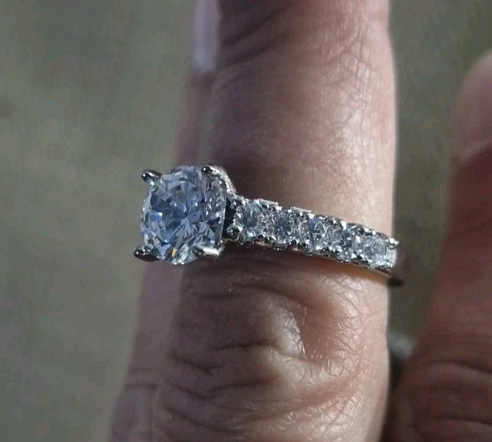 Silver Tone Ring Solitare With Accents And Matching Band Size 6.5