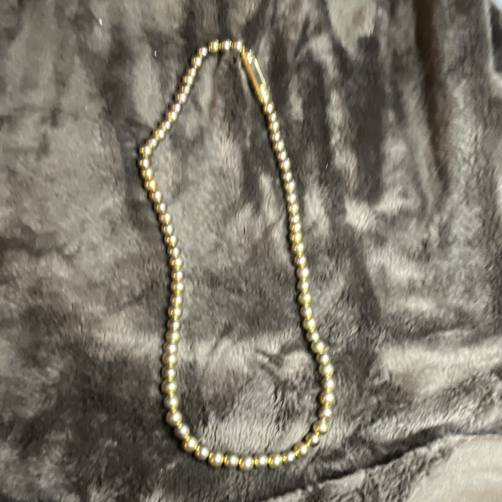 Gold Tone Ball/Bead Beaded Necklace Metal Chain No Stone magnetic closure