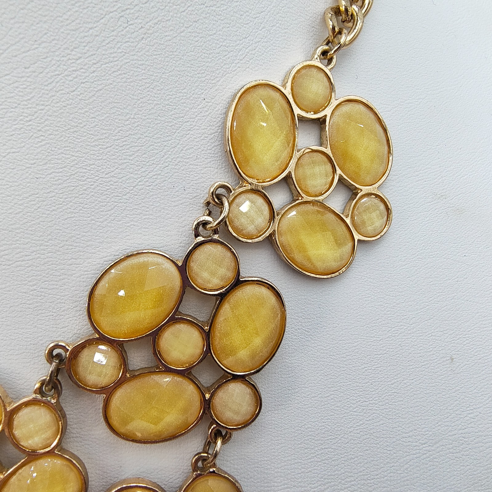 Maximalist Mod Style Bib Statement Necklace Gold Tone Faceted Acrylic