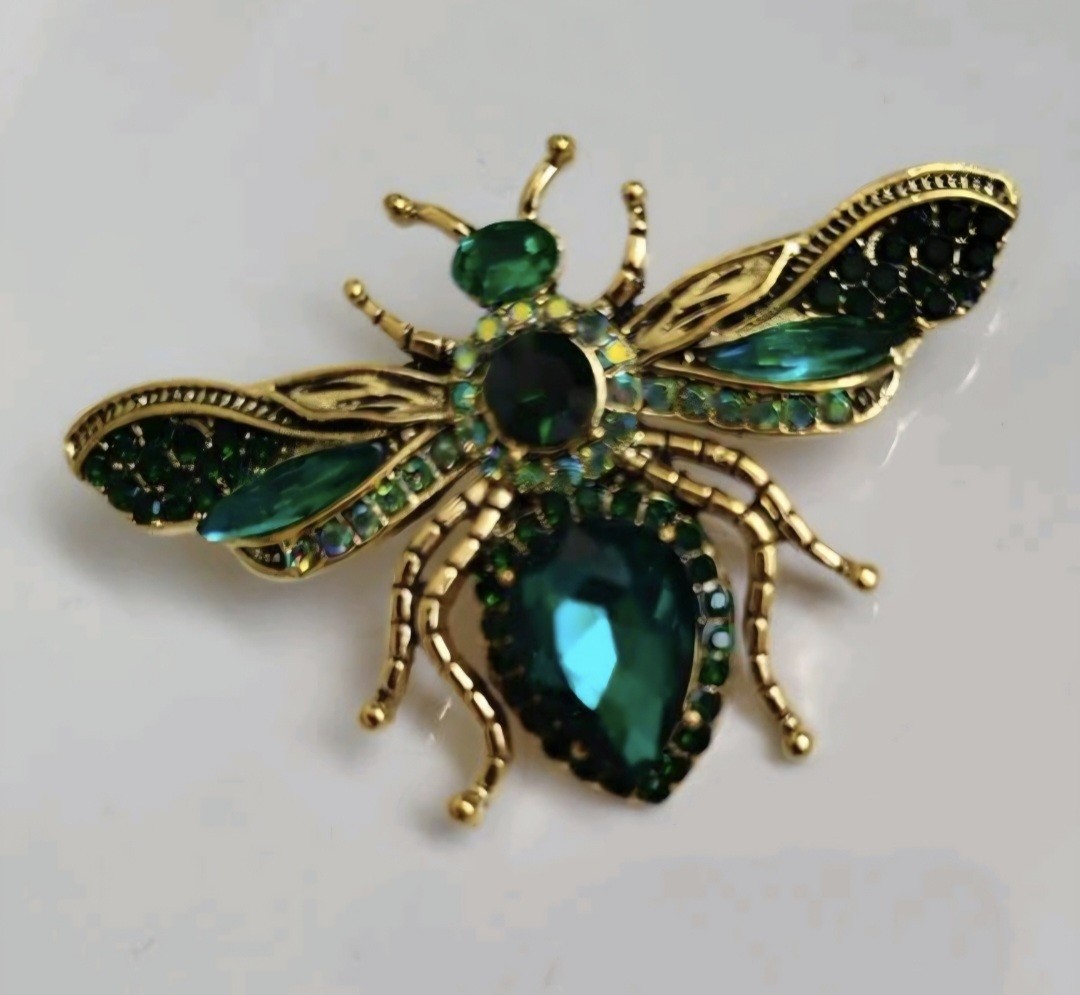 Green Rhinestone Bee Brooch Gold Tone Flying Insect Wasp Pin Cute Summer Jewelry