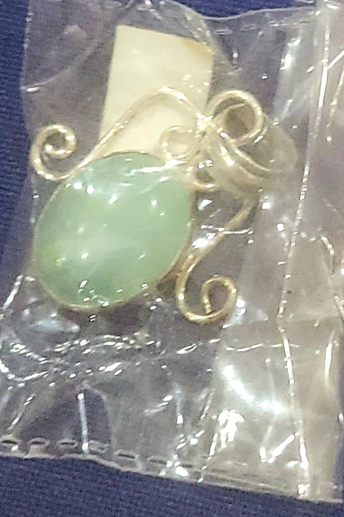 STERLING SILVER 925 SWIRLY OVAL GREEN GLASS/RESIN STONE PENDANT NEW IN PACKAGE