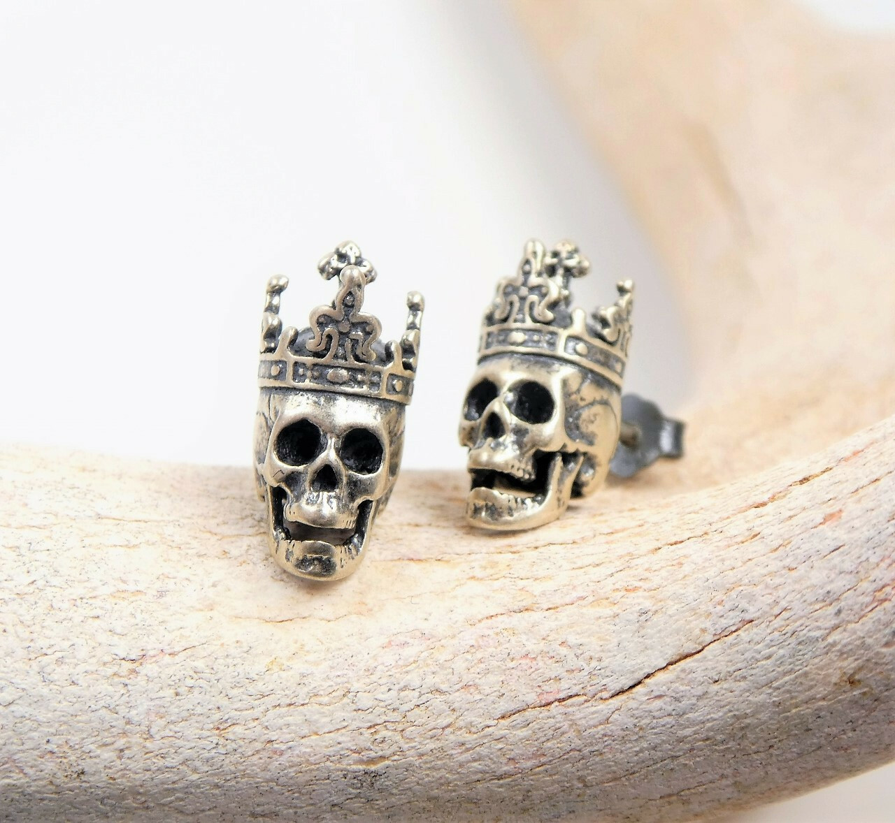 925 Sterling Silver Skull Crown Small Stud Post Earrings Great Details Gothic