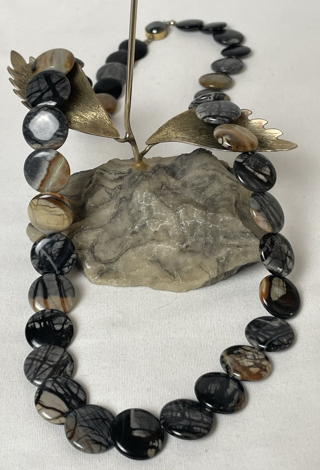 70s Natural Stone Round Link Necklace 28” Gray Black Beige Box Clasp