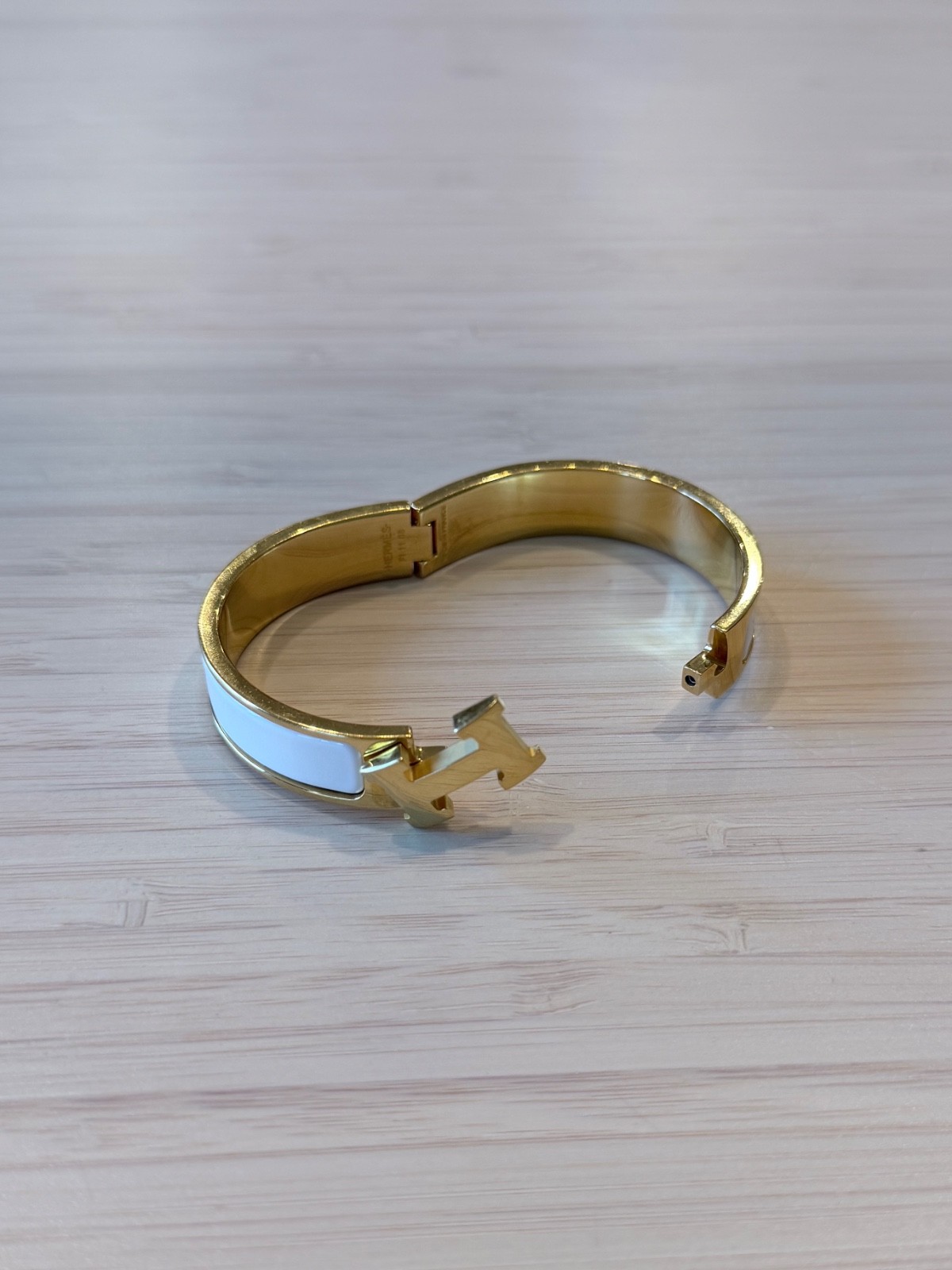 Authentic Hermès Clic H Bracelet White Enamel YG Size GM (Medium/Large) no box