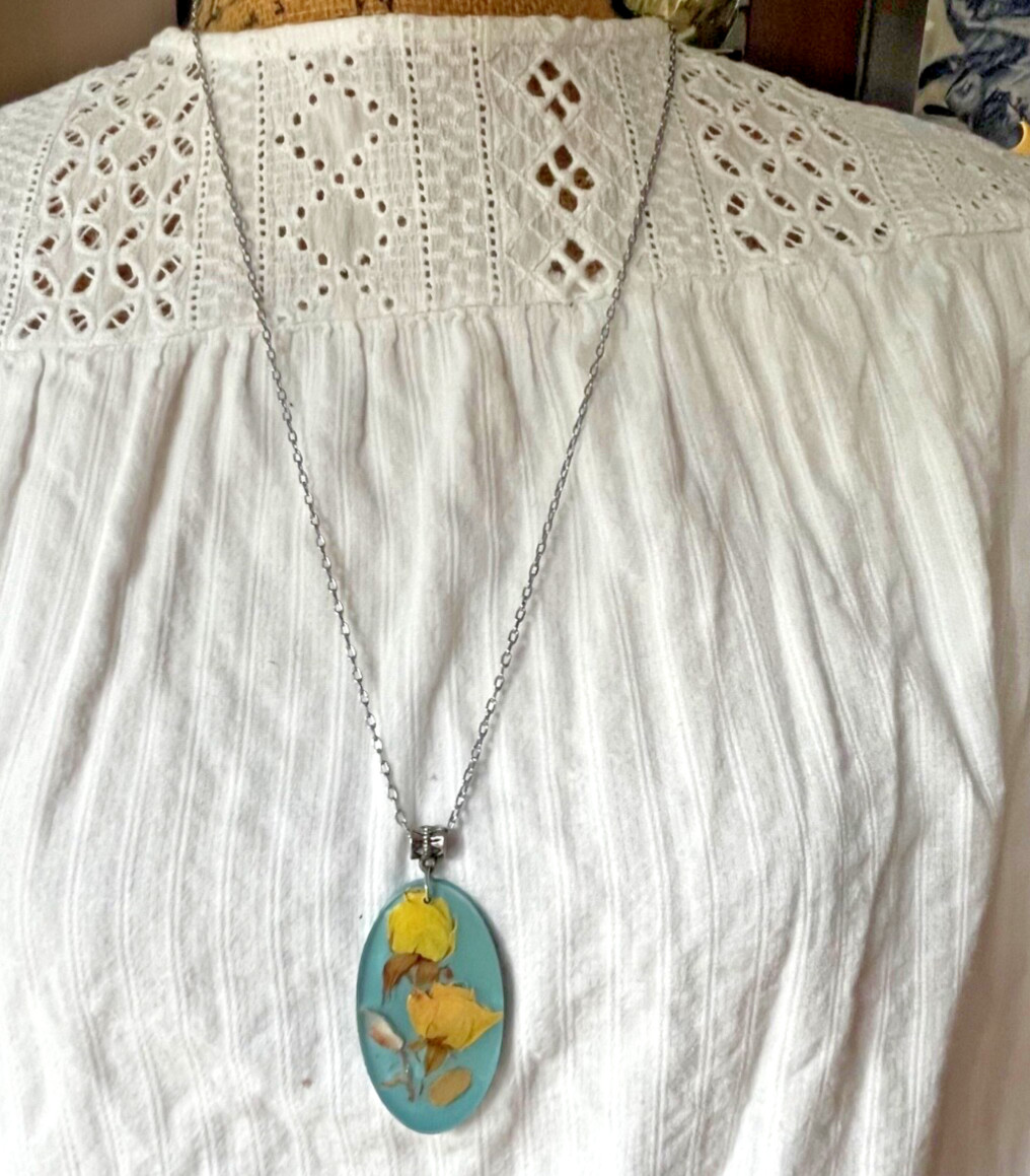 Real Pressed Flower roses In blue Resin oval Pendant Necklace sterling silver…