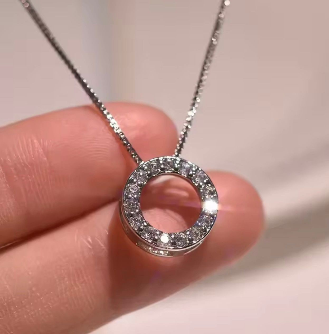 Round Pendant Necklace Women Luxury Eye Catching Silver Metal Comfortable Dainty