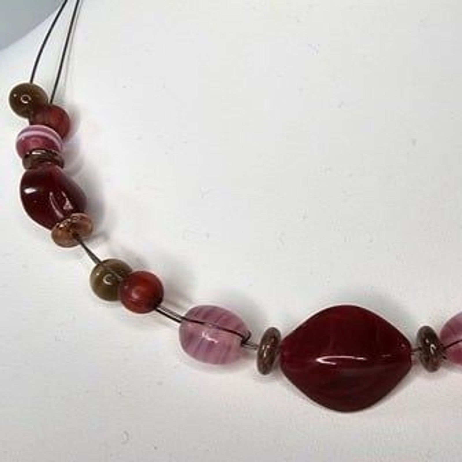 Multi-Sized Red & Pink Glass Beaded Wire Necklace 16″L