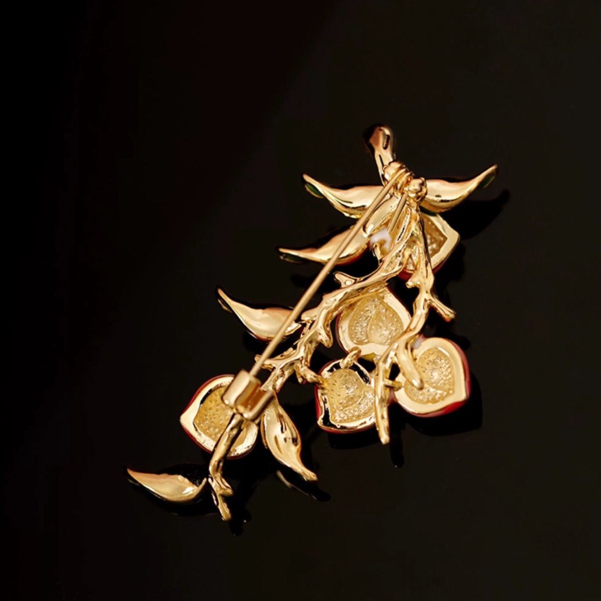 Enamel Peach Fruit Brooch Elegant Design Women’s Lapel Pin