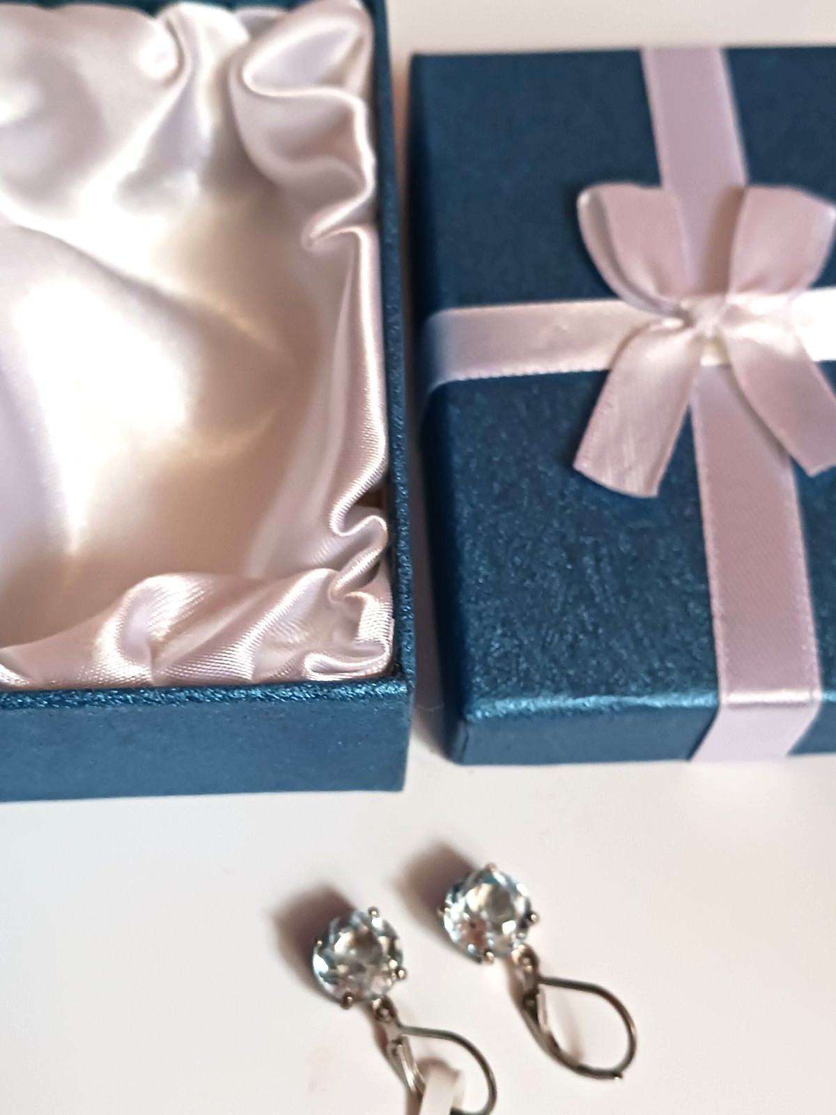 VERY COOL SKY BLUE TOPAZ STERLING SILVER LEVER BACKED EARRINGS