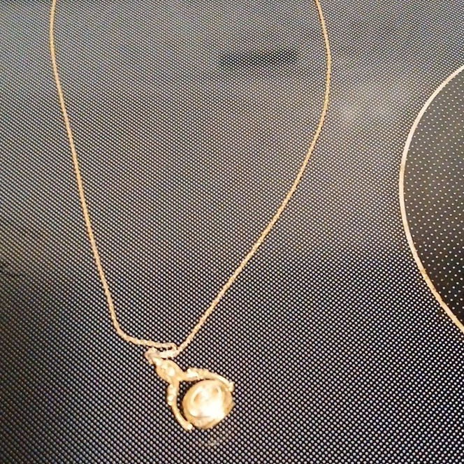 Gold-Tone Round Locket Pendant Necklace Metal Chain No Stone