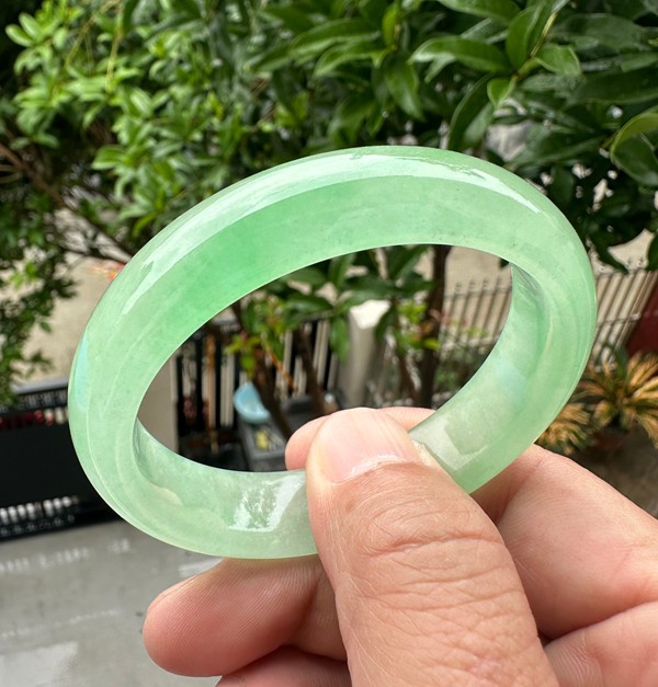 Grade A Natural Green Jadeite Bangle Icy Vivid Green Fine Jewelry Bracelet 56mm