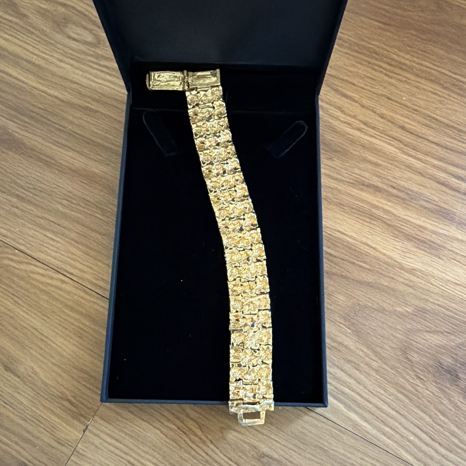 Gold Tone Textured Link Chain Bracelet, Box Clasp, Metal, No Stone